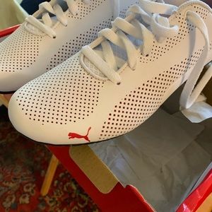 Men's puma sneakers size 10